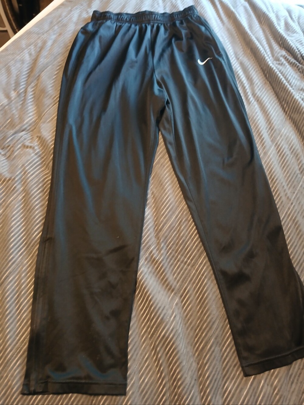 Nike Black Youth XL Athletic Jogger Pants with White Swoosh